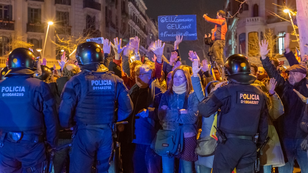 More than 1,000 attend peaceful 'No Kings' protest in Naples