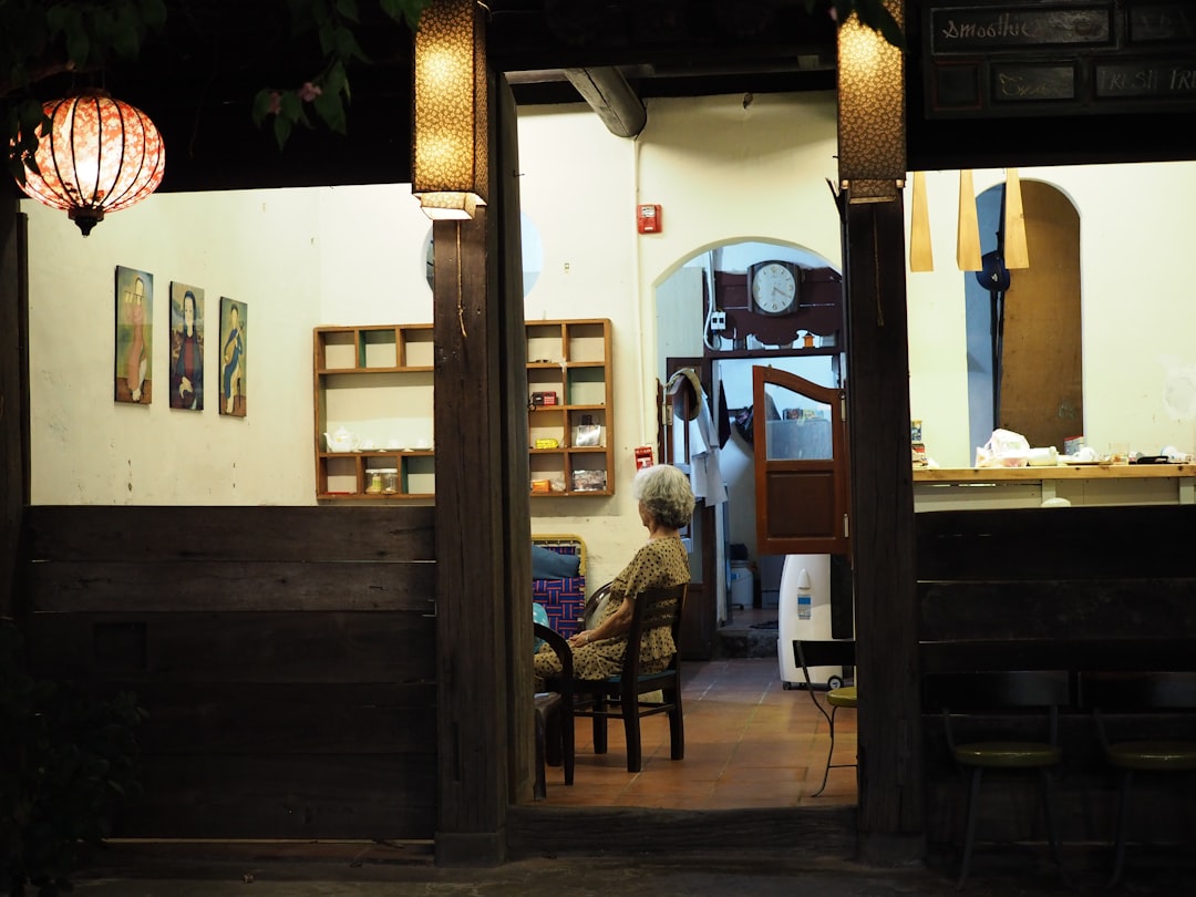Tourism troubles: Collier County sees dips in visitor spending at restaurants, shops